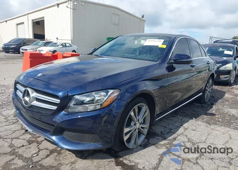 2016 Mercedes-Benz C 300 4Matic z USA, uszkodzony, nr VIN 55SWF4KB6GU100144